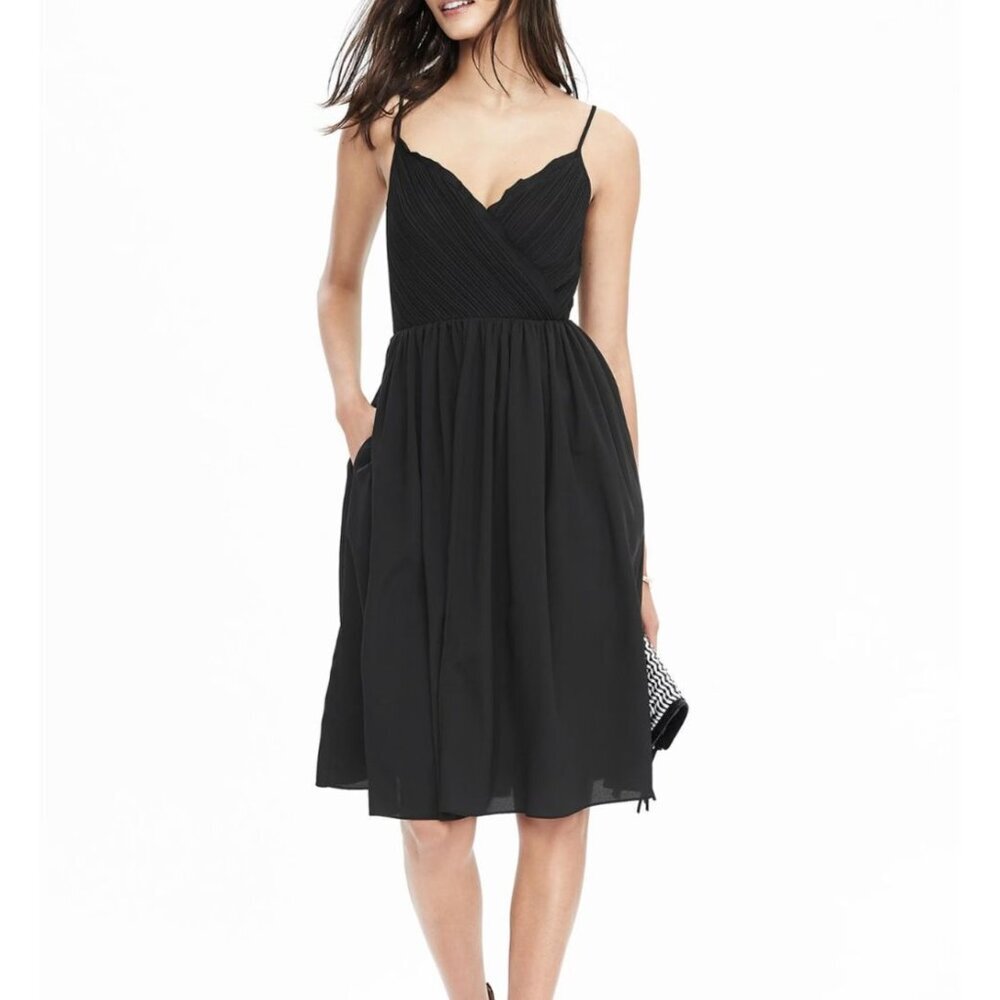 Banana Republic Strappy Crossover Vee Dress Pleated Black Knee Women Size 2